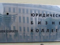 Различные способы монтажа табличек