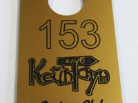 Номерок с логотипом, Rowmark 774 Vintage Gold/Black, 80х50х3мм