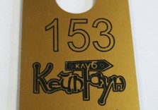 Номерок с логотипом, Rowmark 774 Vintage Gold/Black, 80х50х3мм