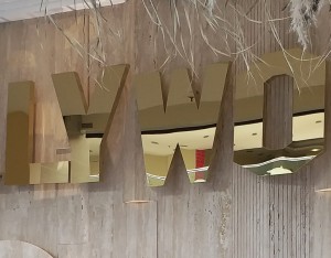 Золотые буквы и элементы интерьера в ГРАНД-СИНЕМА.